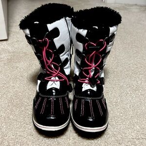 Girl’s Totes Adventure Gear Snow Boots, size 3.